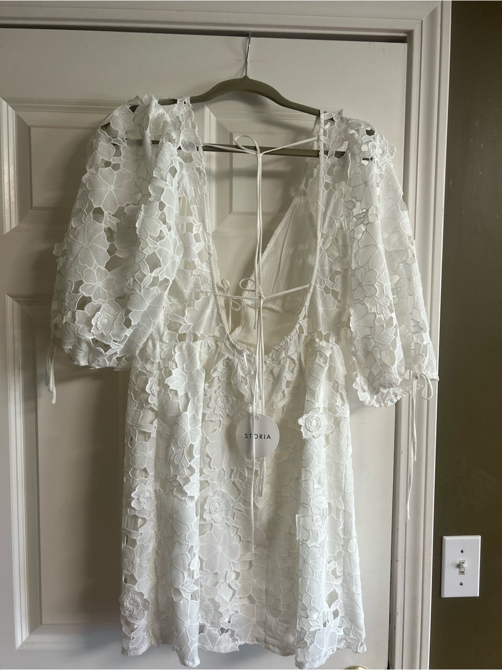Storia White Floral Lace Puff Sleeve Mini Dress